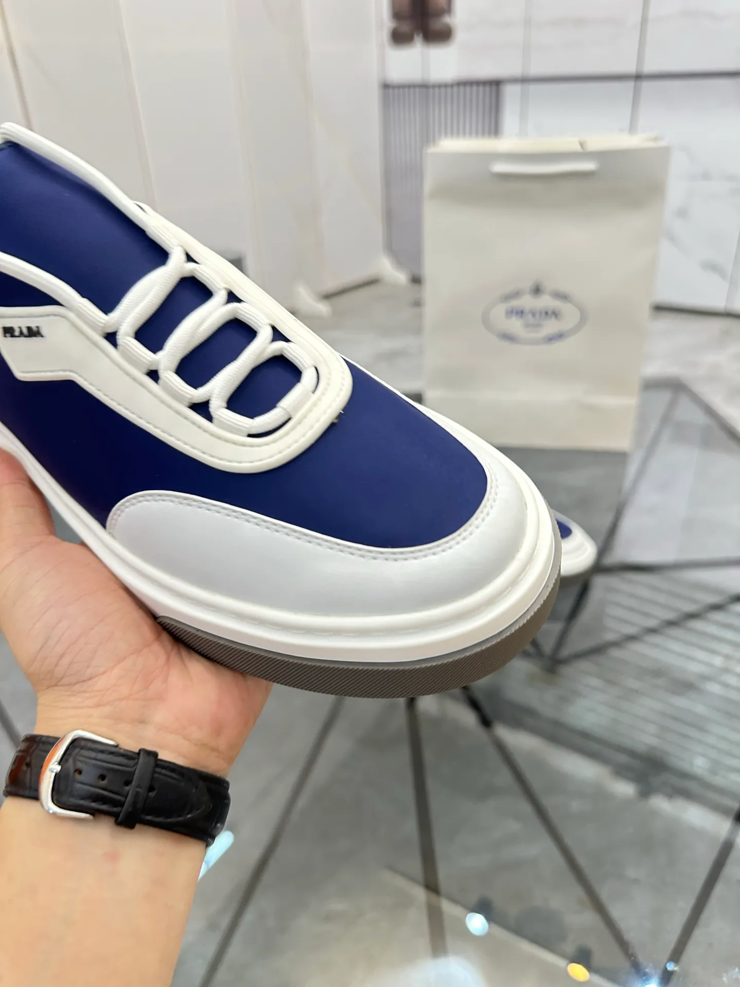 Men's shoes for sale 💰: 💰P600¥ High-end top quality Product trademark: Prada *"Prada*" low-top casual shoes Regular size: 38-45 (can be customized to 46) Product materials: Upper imported glue splicing original material, breathable lining, cowhide foot pads, original outsole. Number: 832